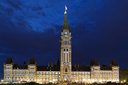 parlement d'Ottawa à l'heure bleue