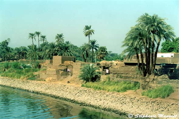 village égyptien sur le Nil