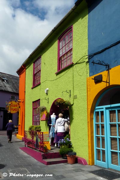 Commerce aux couleurs vives à Kinsale Irlande