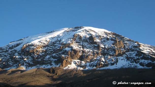 Sommet du Kilimandjaro sous la neige