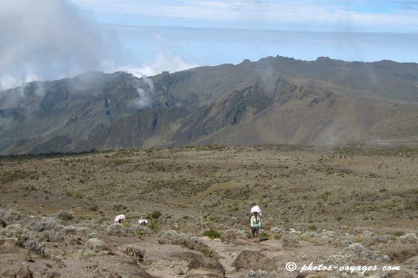 plateau rocailleux du Kilimandjaro