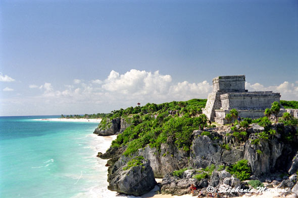 Site Maya Tulum et mer turquoise au Mexique