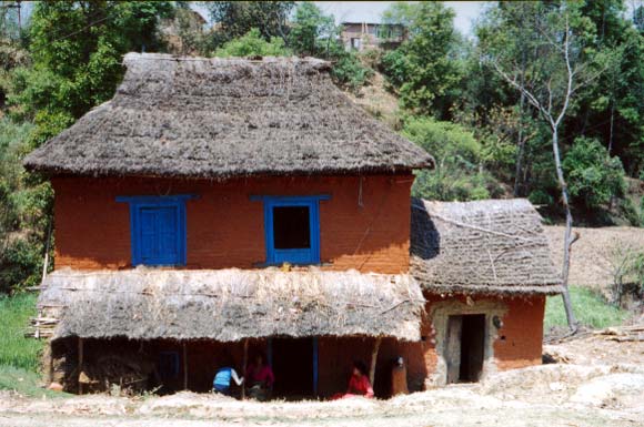 Maison népalaise du village de montagne Bageshravi