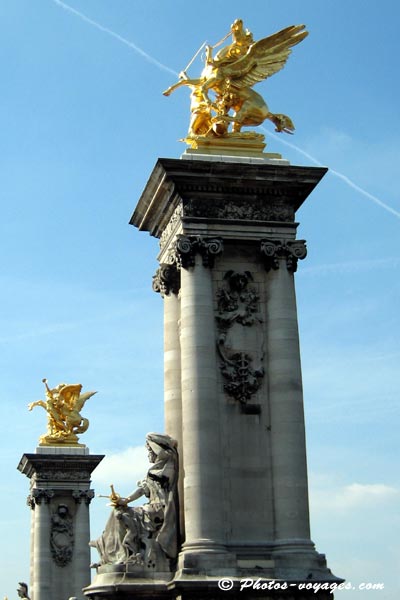 colonnes du pont Alexandre 3 de Paris