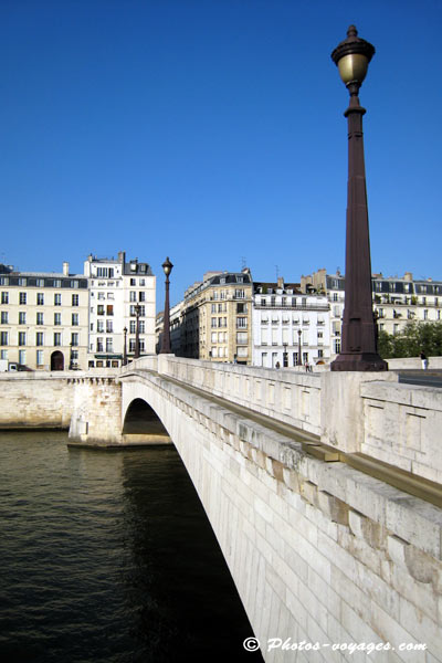 pont de la Tournelle enjambe la Seine