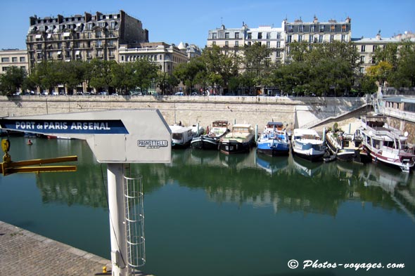 Bateaux du port de l'Arsenal à Paris
