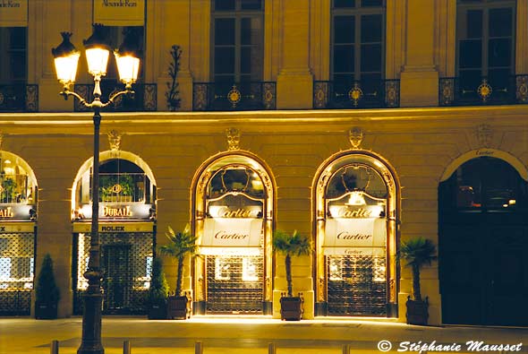 De nuit la bijouterie Cartier place Vendôme