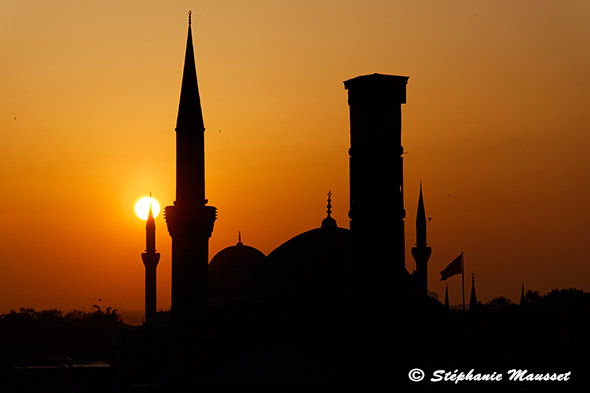 Soleil couchant et mosquée d'Istanbul