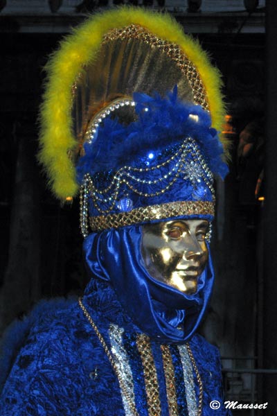 déguisement bleu et masque au carnaval de Venise