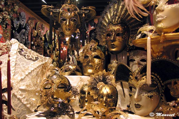 Vente de masques pour le carnaval de Venise