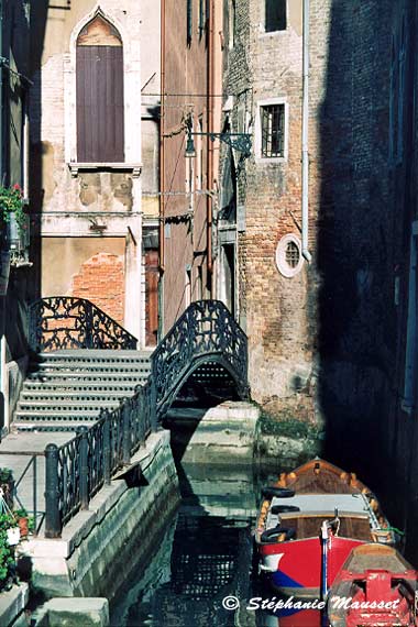 Pont et gondole à Venise