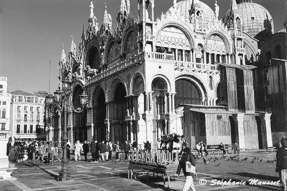basilique saint Marc de Venise en noir et blanc