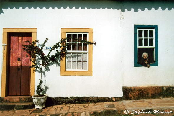 Tiradentes old woman