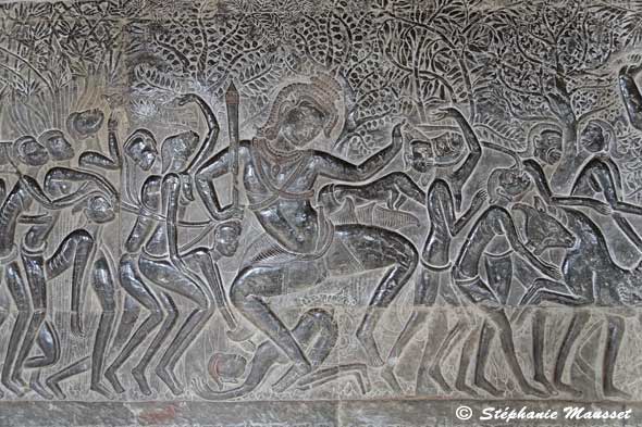dancing apsaras carvings