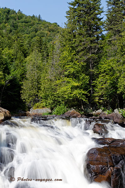 Rivière et cascade du diable