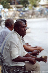 Cubains sur un banc