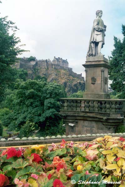 Château d'Edimbourg vu du bas de la colline