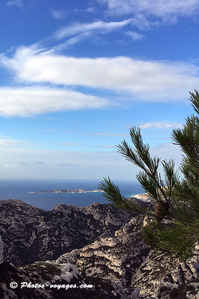 Calanques et île de la Jarre