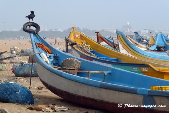 bateaux de pêcheurs colorés à Chennai