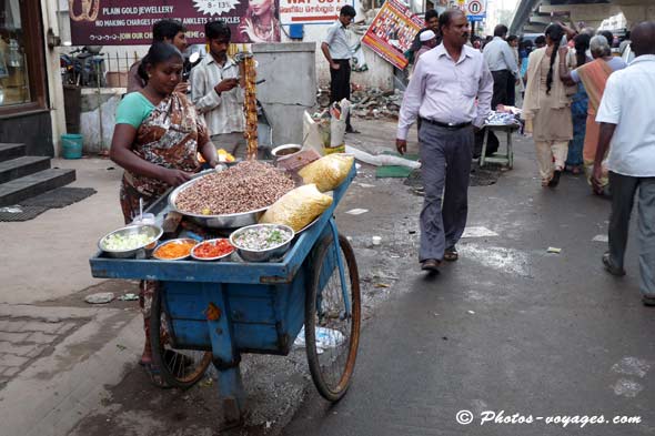 vendeuse ambulante de Chennai en Inde
