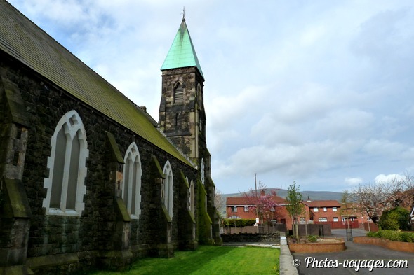 Église en pierre dans un quartier de Belfast