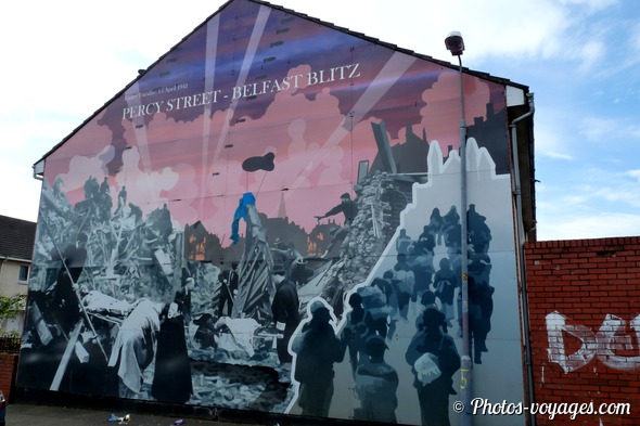 Mural consacré au Belfast Blitz dans Percy Street à Belfast