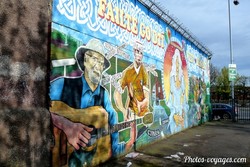 Mural musical à Belfast représentant des musiciens et des habitants