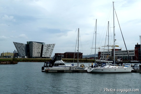 Titanic Belfast vu depuis le port de Belfast