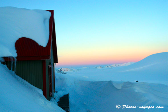 Paysage crépusculaire d'Islande