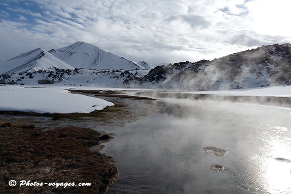 Source chaude d'Islande et vapeur d'eau