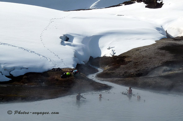 Source chaude et neige