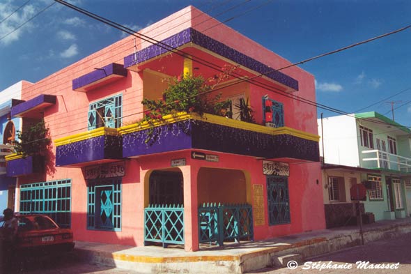 Vue d'une rue d'isla mujeres au Mexique