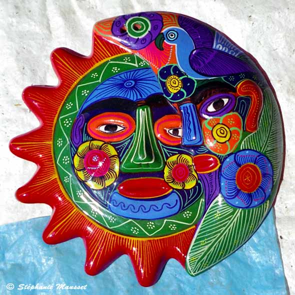 objet artisanal du Mexique lune et soleil mélés