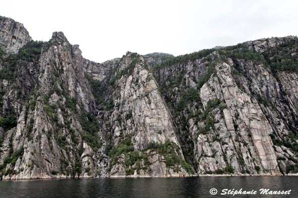 Fjord de Norvège falaises du Lysefjord