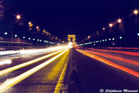 Night shot of the avenue des champs Elysees