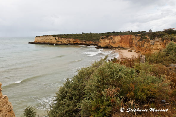 falaises rouges côte du sud Portugal