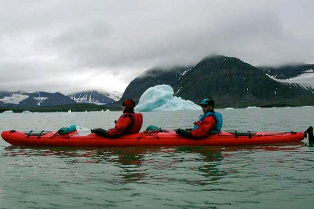 Sea kayaking in Spitsbergen