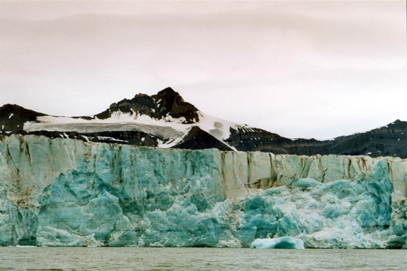 Glace bleue d'un glacier