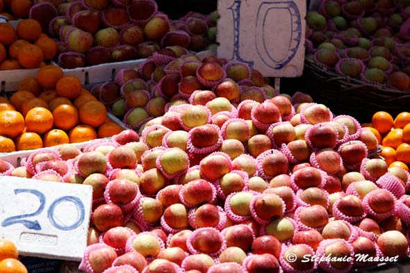 Pommes rouges au soleil