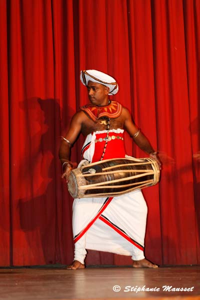 joueur de tambour du Sri lanka