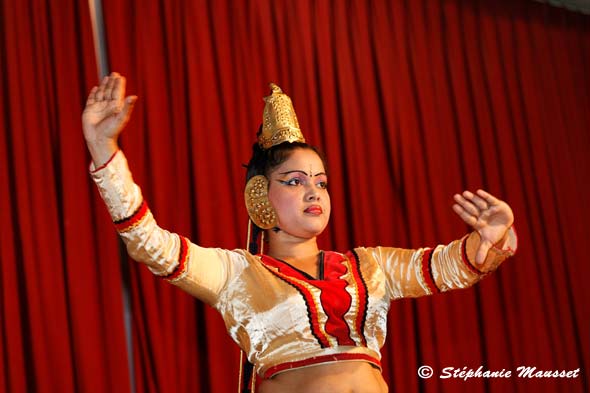 Habits traditionnels de danseuse à Kandy