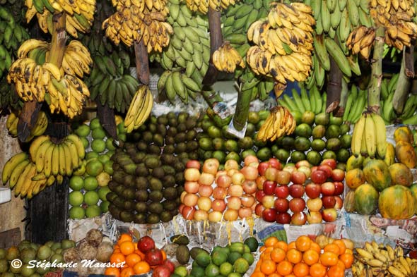 Etal de fruits sur le marché