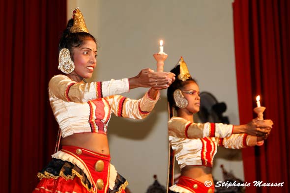 Danseuses sri lankaises à la bougie