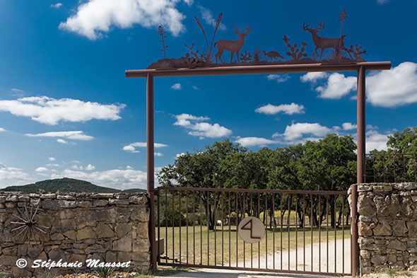 Portail de ranch en fer forgé au Texas