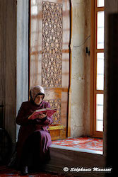 Musulmane dans la mosquée