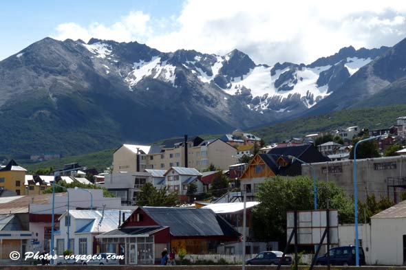 Vue d'Ushuaia et du glacier Martial