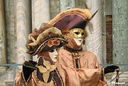 masques et chapeaux